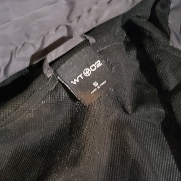 Windbreaker - Picture 4 of 5